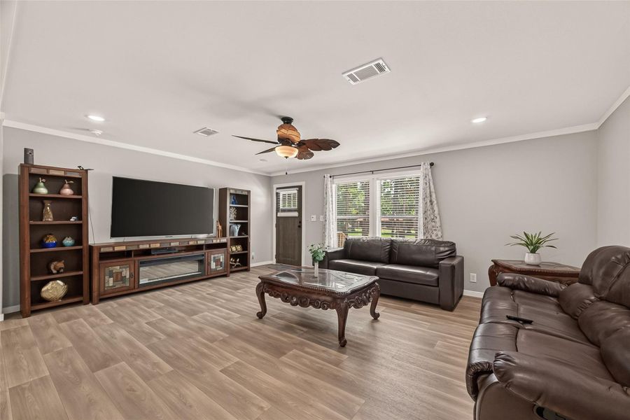 Furnished interior view inside a new home in , Baytown (Image 28).