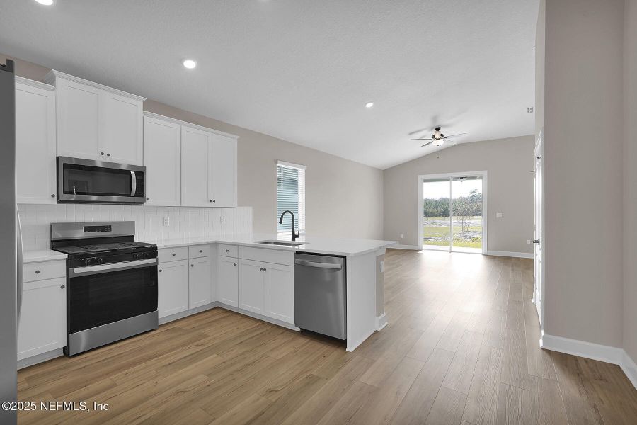 Furnished interior view inside a new home in Jennings Farm, Middleburg (Image 5).