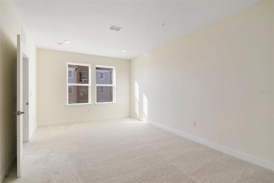 Spacious, unfurnished interior of a new home in Gatherings® of Lake Nona, Orlando (Image 9).