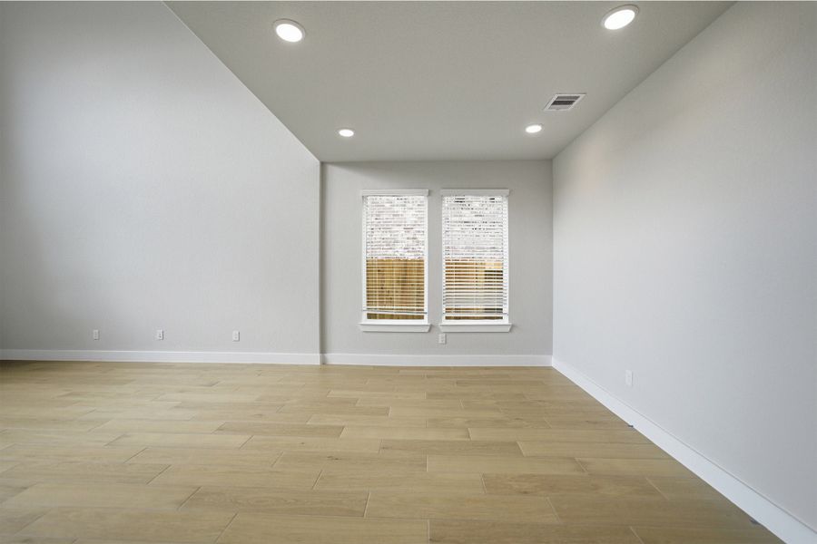 Spacious, unfurnished interior of a new home in Sunterra Lakes, Brookshire (Image 49). Spacious, unfurnished interior of a new home in Sunterra Lakes, Brookshire (Image 49).