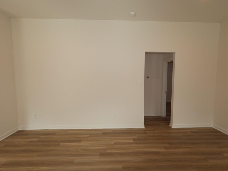 Spacious, unfurnished interior of a new home in Lone Star Landing, Montgomery (Image 17).