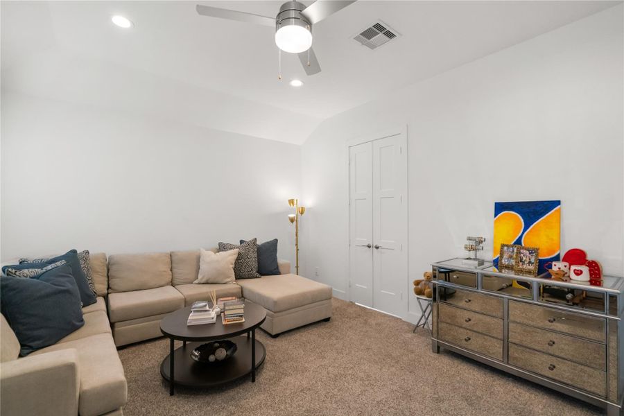 Furnished interior view inside a new home in Fosters Ridge 60's, Conroe (Image 28). Furnished interior view inside a new home in Fosters Ridge 60's, Conroe (Image 28).