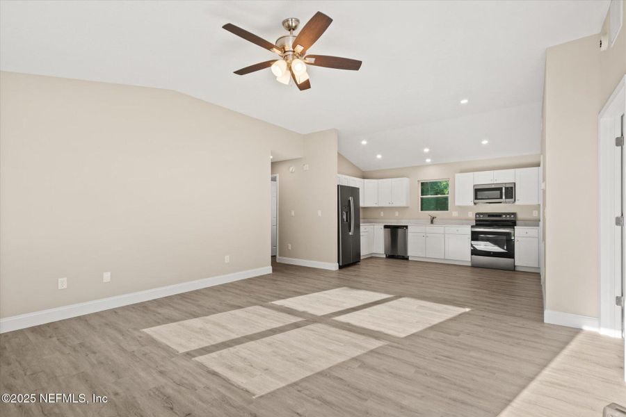 Spacious, unfurnished interior of a new home in , Interlachen (Image 19).