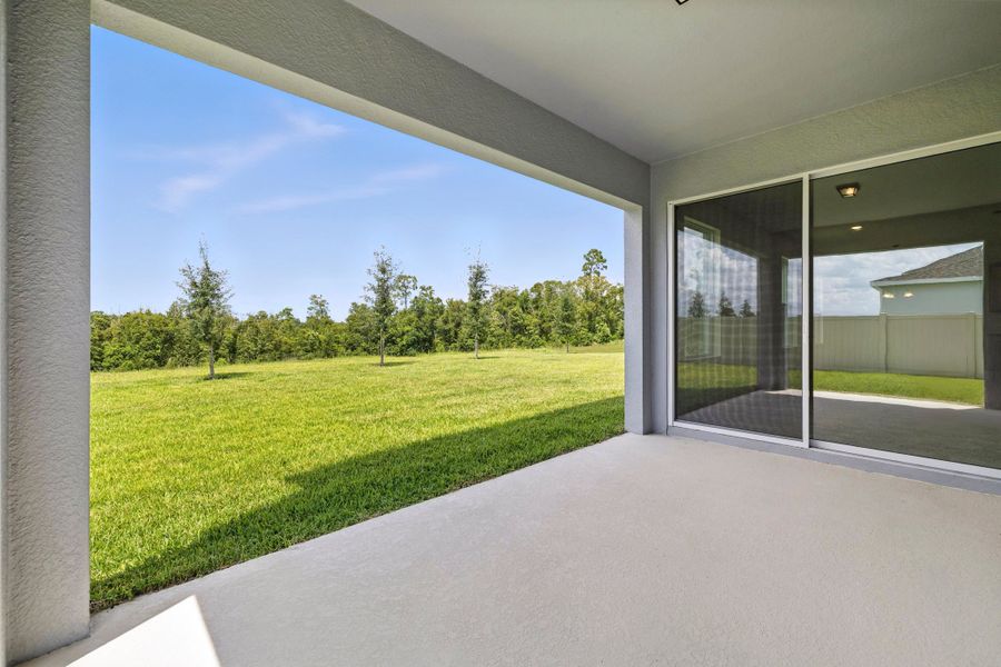 Exterior details and patio area of a home in Bargrove Estates, Mount Dora (Image 3).