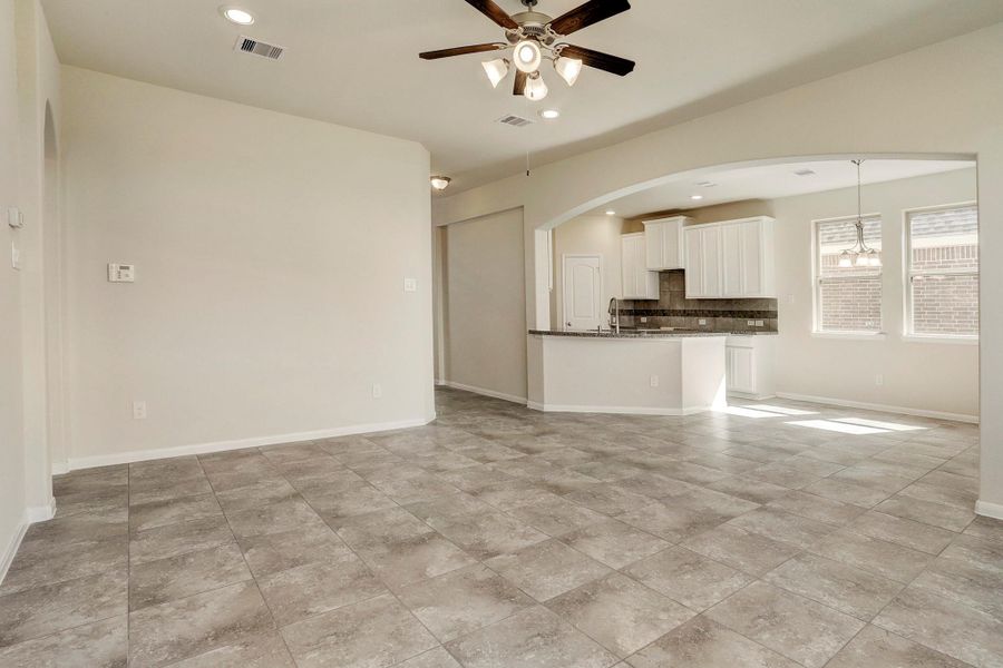 Bright open floorplan (*Photo not of actual home and used for illustration purposes only.)