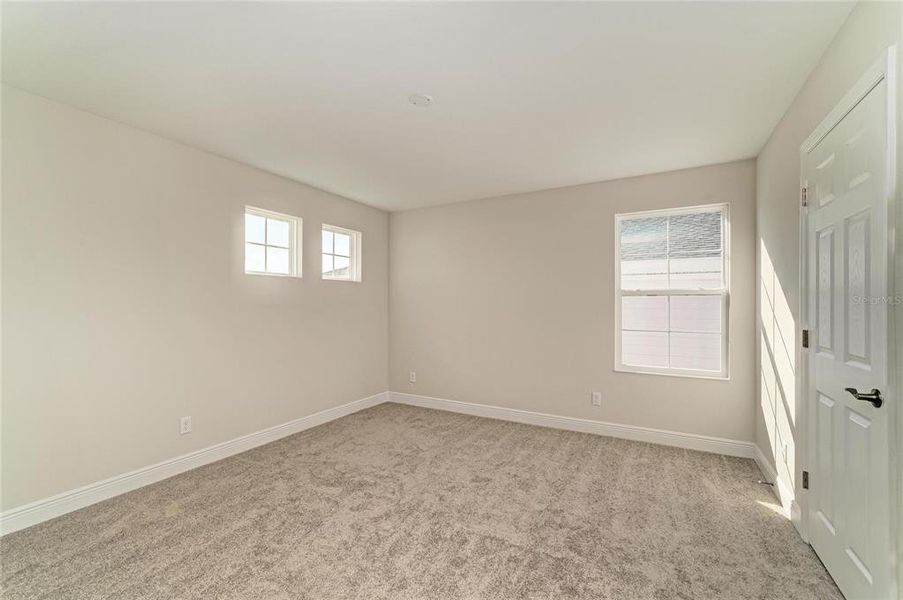 Spacious, unfurnished interior of a new home in Pasadena Woods, Wesley Chapel (Image 43).
