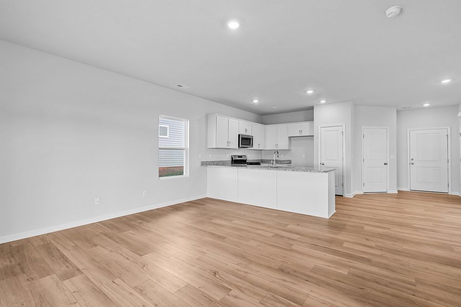 Spacious, unfurnished interior of a new home in Hanes Lake, Winston-Salem (Image 22).