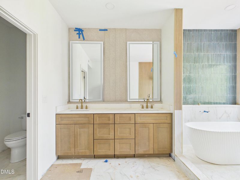 CAM06429G6-PR0015-STILL024