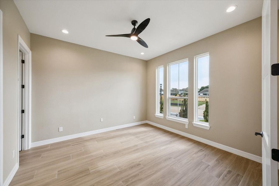Spacious, unfurnished interior of a new home in , Kemah (Image 20).
