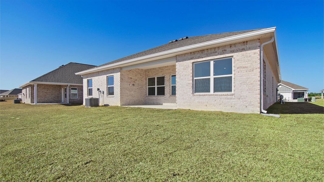 Representative exterior details of a home built from the Madison by D.R. Horton in Owl's Head Farms, Freeport (Image 4).