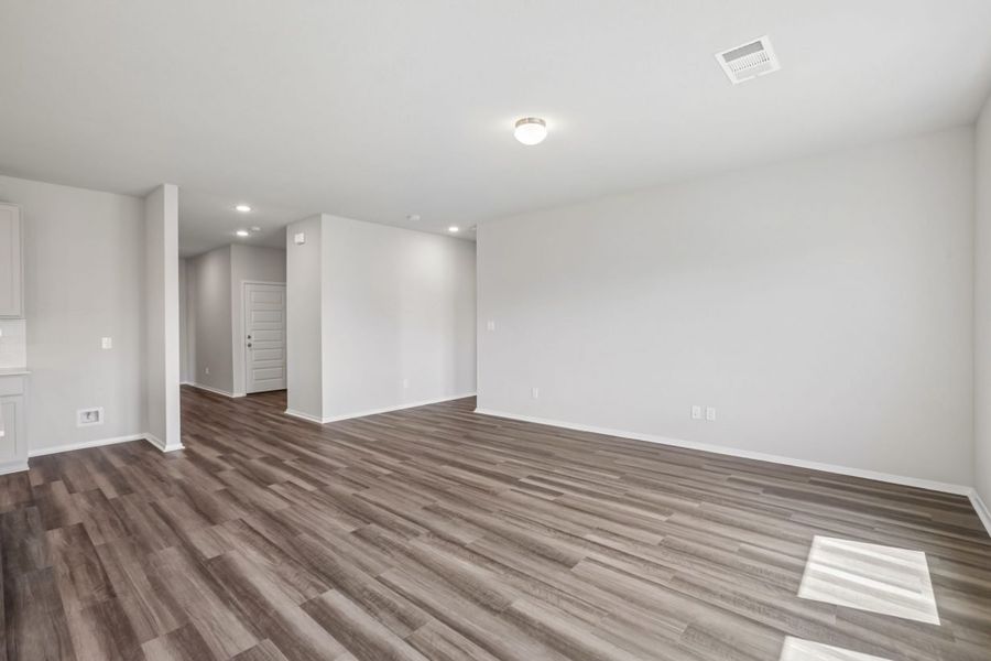 Spacious, unfurnished interior of a new home in Edgebrooke, Pflugerville (Image 13).