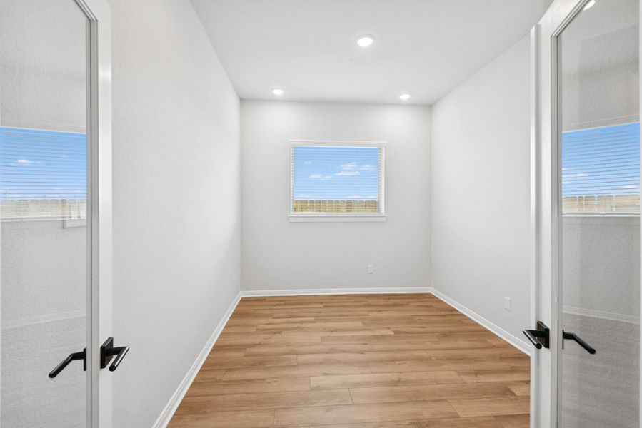 Spacious, unfurnished interior of a new home in Jordan Ranch 45' Homesites, Fulshear (Image 13). Spacious, unfurnished interior of a new home in Jordan Ranch 45' Homesites, Fulshear (Image 13).