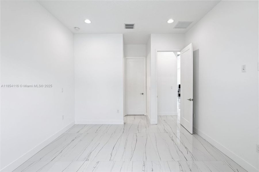 Spacious, unfurnished interior of a new home in , Boca Raton (Image 18).