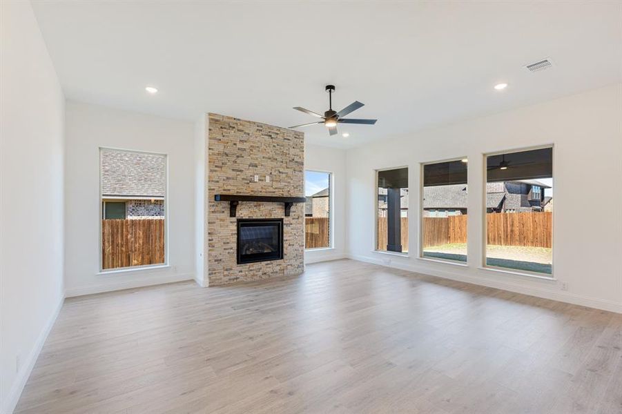 Spacious, unfurnished interior of a new home in Maplewood, Glenn Heights (Image 30).