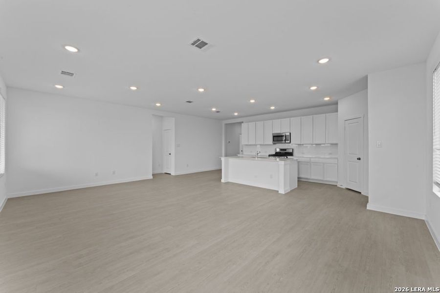 Spacious, unfurnished interior of a new home in Brookmill, San Antonio (Image 27).