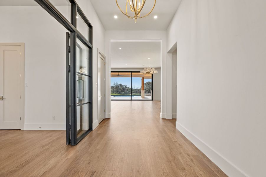 Spacious, unfurnished interior of a new home in Fleming Pointe, Fort Worth (Image 24).