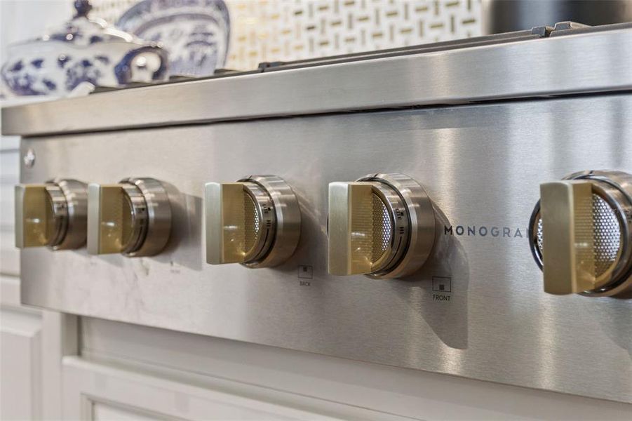 Close-up of interior finishes inside a home in , Tavares (Image 20).