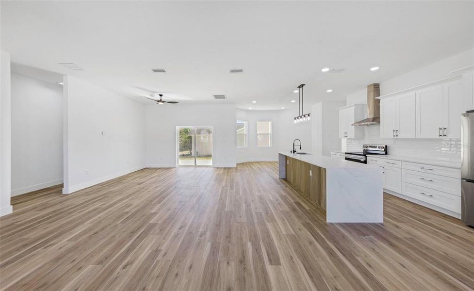 Spacious, unfurnished interior of a new home in , Hudson (Image 26).