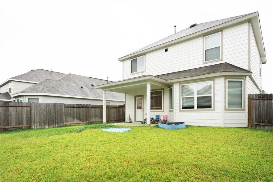 Front exterior of a new home in River's Edge, Conroe, TX, highlighting curb appeal (Image 2). Front exterior of a new home in River's Edge, Conroe, TX, highlighting curb appeal (Image 2).