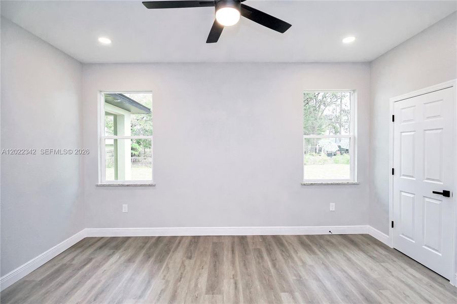 Spacious, unfurnished interior of a new home in , Sebring (Image 16).