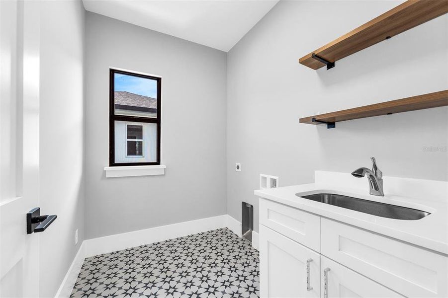 Furnished interior view inside a new home in , Orlando (Image 35).