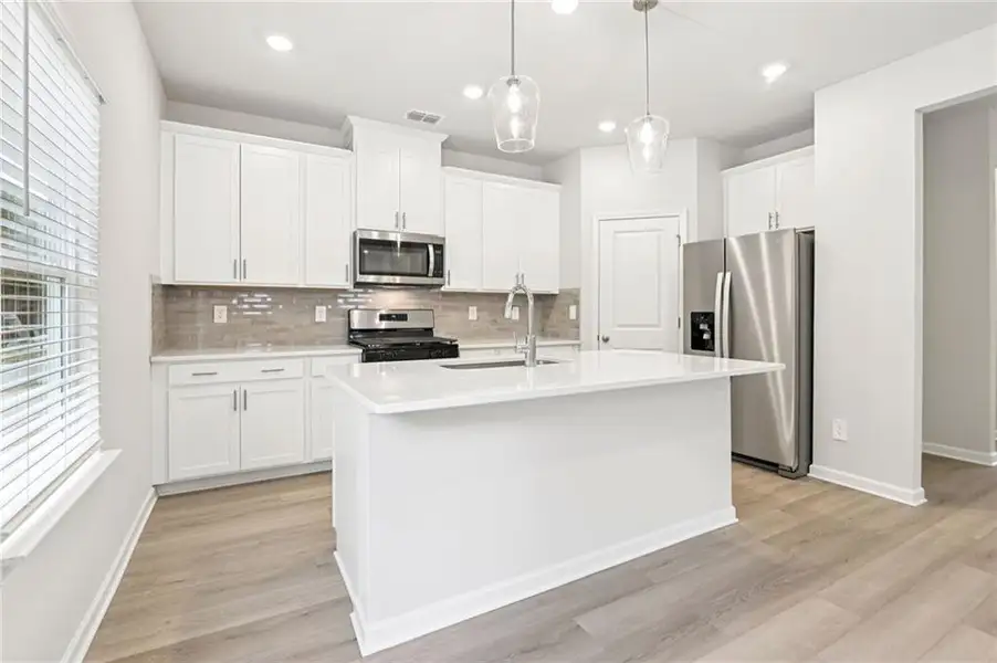 Furnished interior view inside a new home in Ivey Township, Dallas (Image 9).