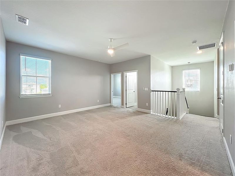 Spacious, unfurnished interior of a new home in , Winter Garden (Image 40).