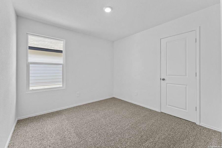 Spacious, unfurnished interior of a new home in Avenida, Converse (Image 24).