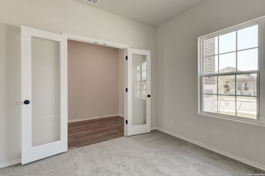 Spacious, unfurnished interior of a new home in Hennersby Hollow, San Antonio (Image 19).