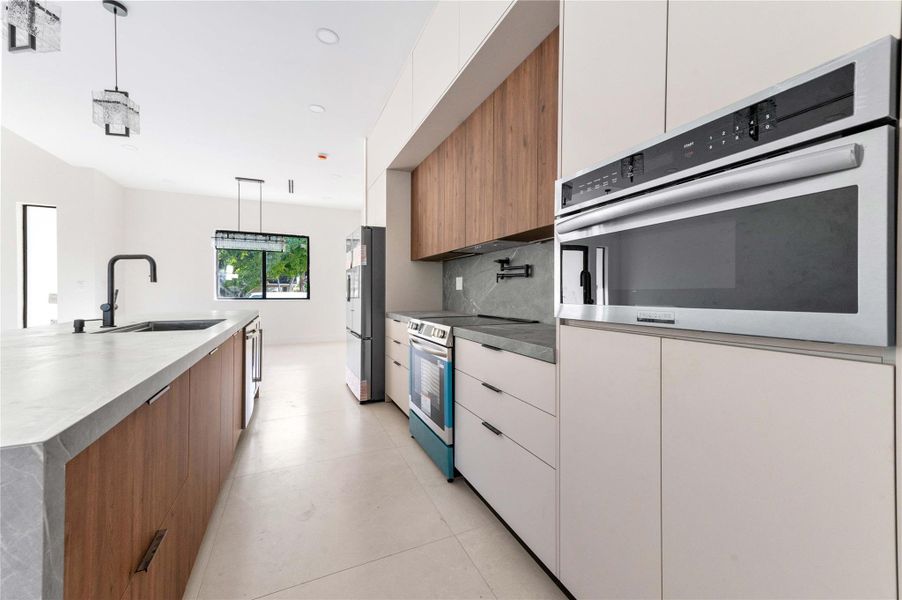Furnished interior view inside a new home in , Coconut Creek (Image 6).