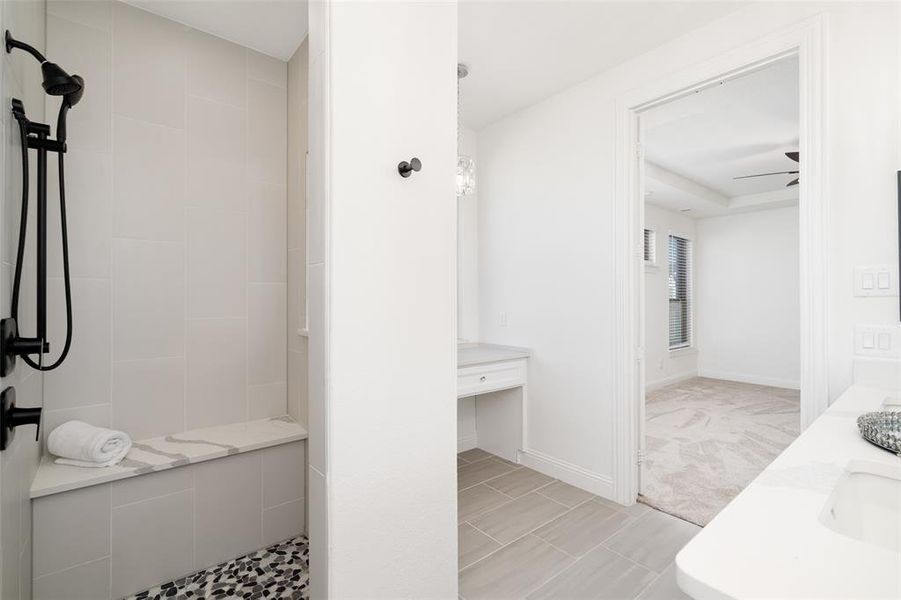 Walk in Shower with bench