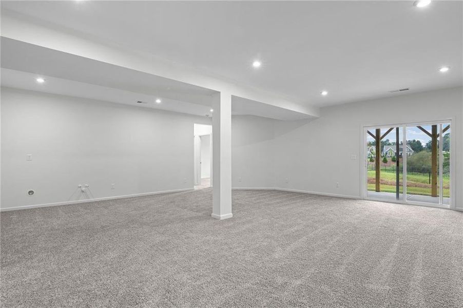 Spacious, unfurnished interior of a new home in Laurel Farms, Dallas (Image 40).