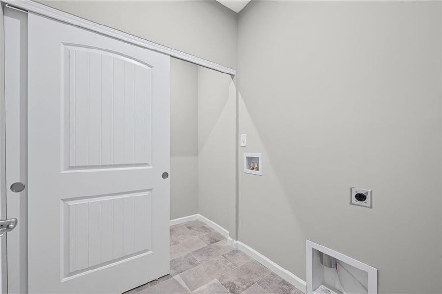 Furnished interior view inside a new home in Laurel Farms, Dallas (Image 7).