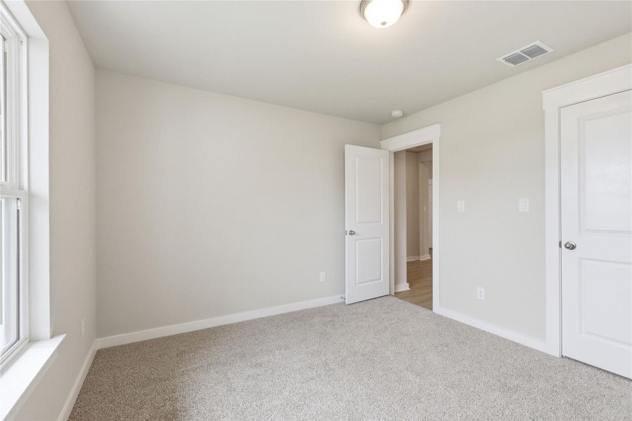 Spacious, unfurnished interior of a new home in Spring Creek, Taylor (Image 15).