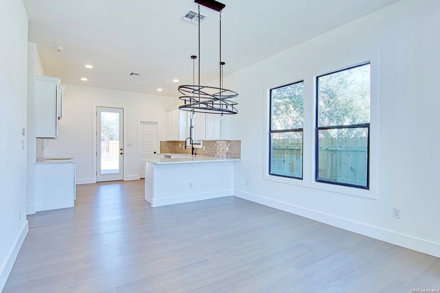 Spacious, unfurnished interior of a new home in , San Antonio (Image 15).