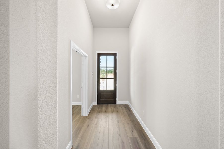 Spacious, unfurnished interior of a new home in Waterford Park, Weatherford (Image 15).