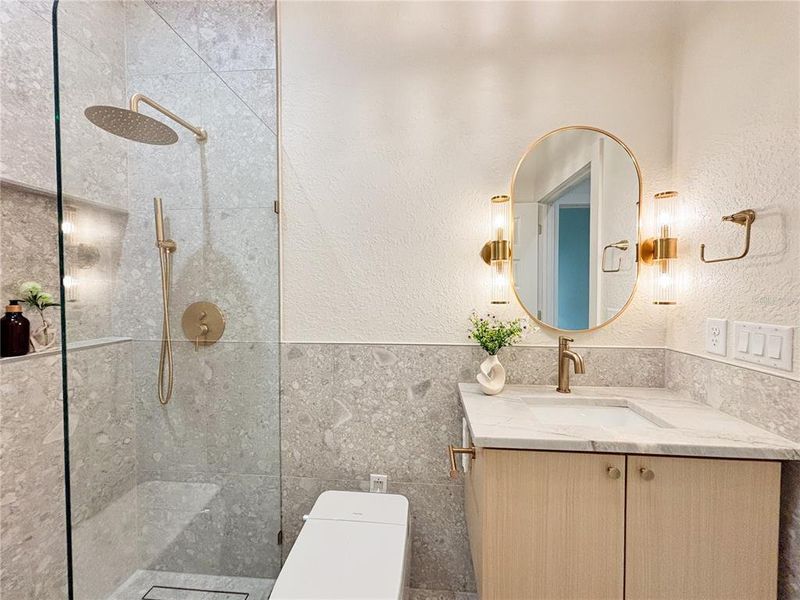 Furnished interior view inside a new home in , Dunnellon (Image 66).