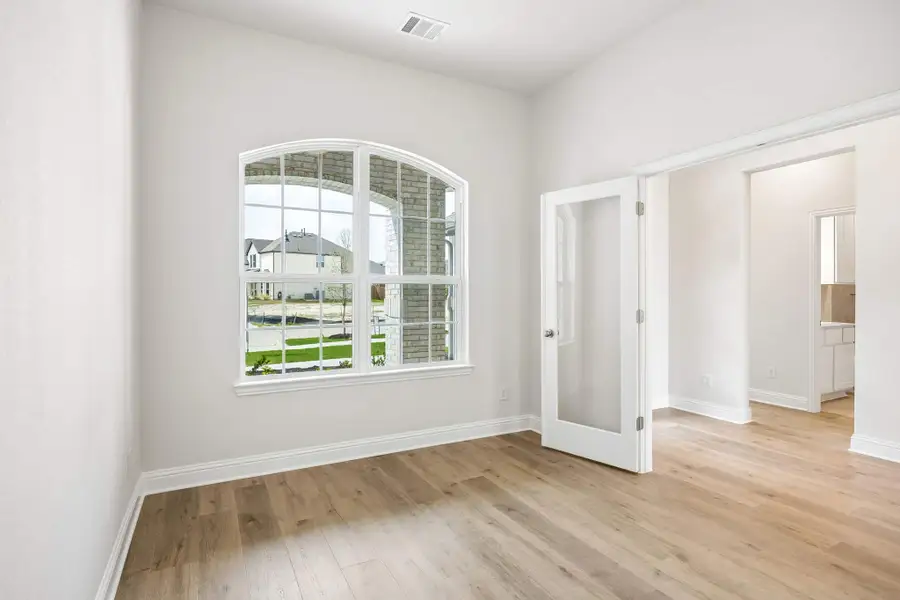 Spacious, unfurnished interior of a new home in Oaks of North Grove, Waxahachie (Image 23). Spacious, unfurnished interior of a new home in Oaks of North Grove, Waxahachie (Image 23).