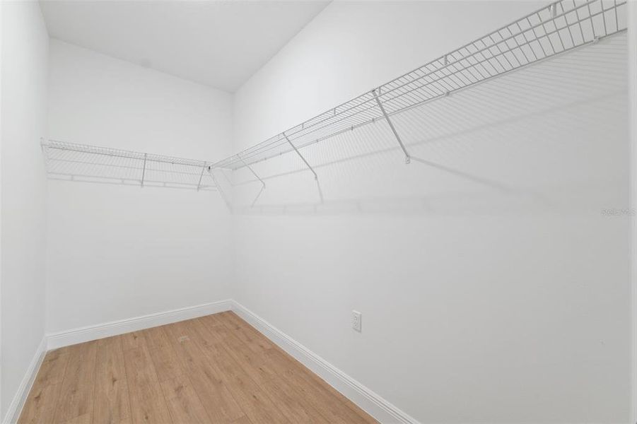 Spacious, unfurnished interior of a new home in , Ocala (Image 25).