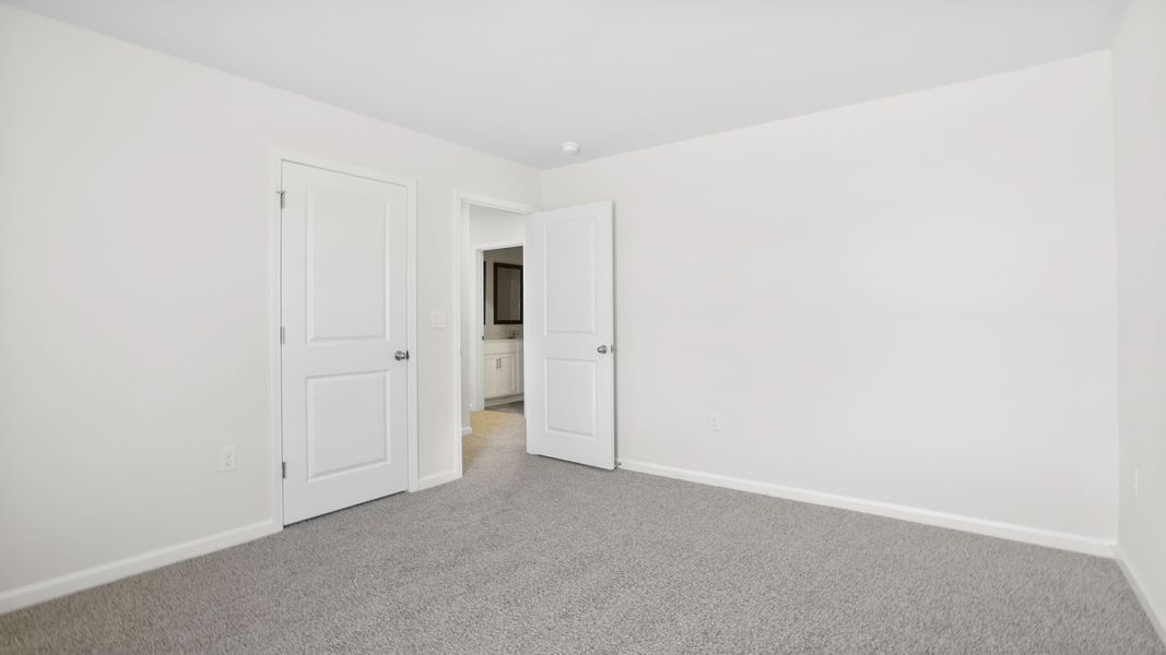 Spacious, unfurnished interior of a new home in Foxbank, Gray Court (Image 28).
