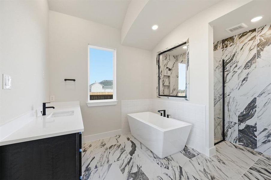 Furnished interior view inside a new home in Ridge Crossing, Waxahachie (Image 6). Furnished interior view inside a new home in Ridge Crossing, Waxahachie (Image 6).