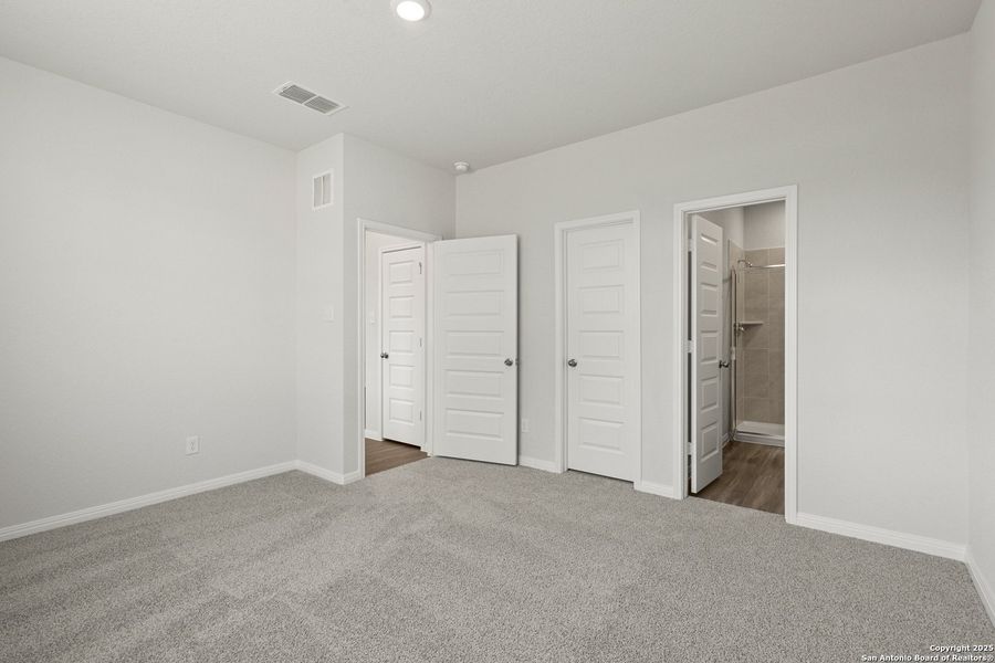 Spacious, unfurnished interior of a new home in Hunters Ranch, San Antonio (Image 14). Spacious, unfurnished interior of a new home in Hunters Ranch, San Antonio (Image 14).