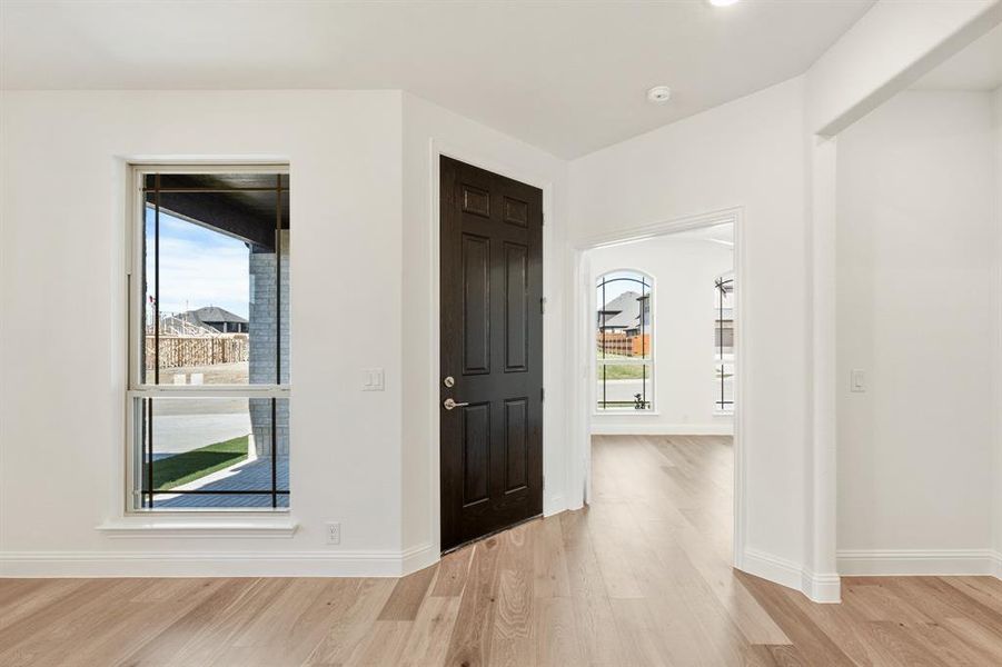 Spacious, unfurnished interior of a new home in Country Lakes, Denton (Image 27).