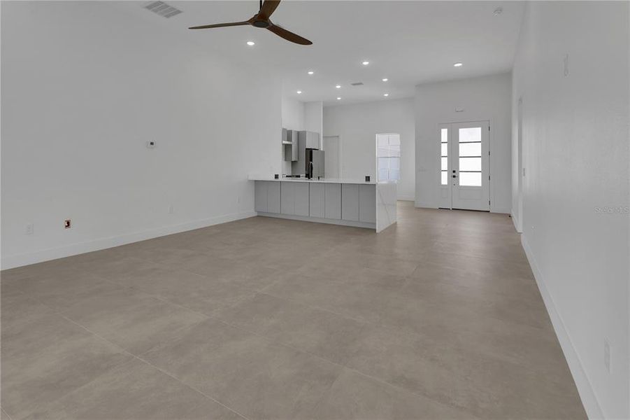 Spacious, unfurnished interior of a new home in , Deland (Image 14).