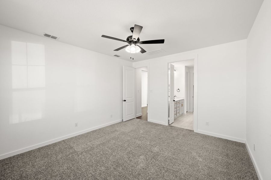 Spacious, unfurnished interior of a new home in Treeline, Justin (Image 22).