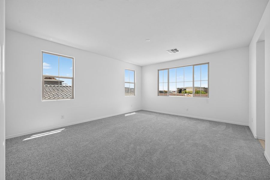 Spacious, unfurnished interior of a new home in Hawes Crossing, Mesa (Image 22).