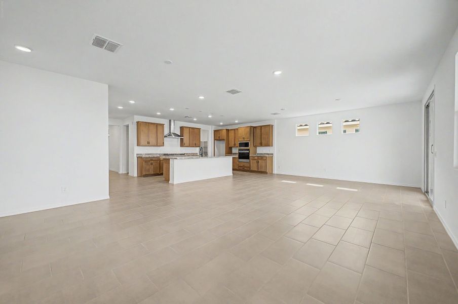 Spacious, unfurnished interior of a new home in Bella Vista Farms, San Tan Valley (Image 7). Spacious, unfurnished interior of a new home in Bella Vista Farms, San Tan Valley (Image 7).