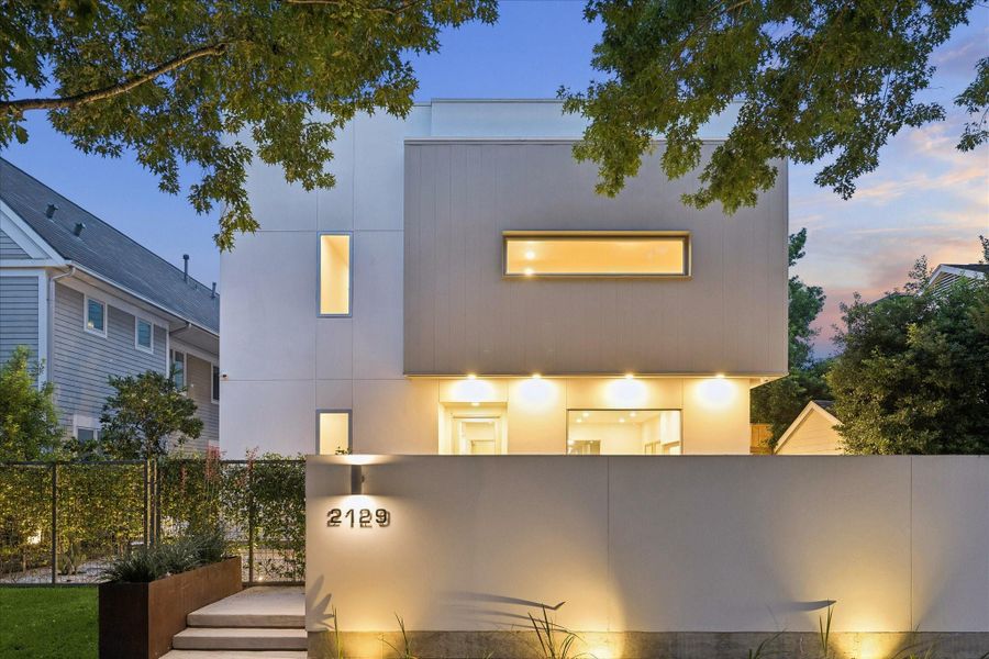 Exterior details and patio area of a home in , Houston (Image 32).