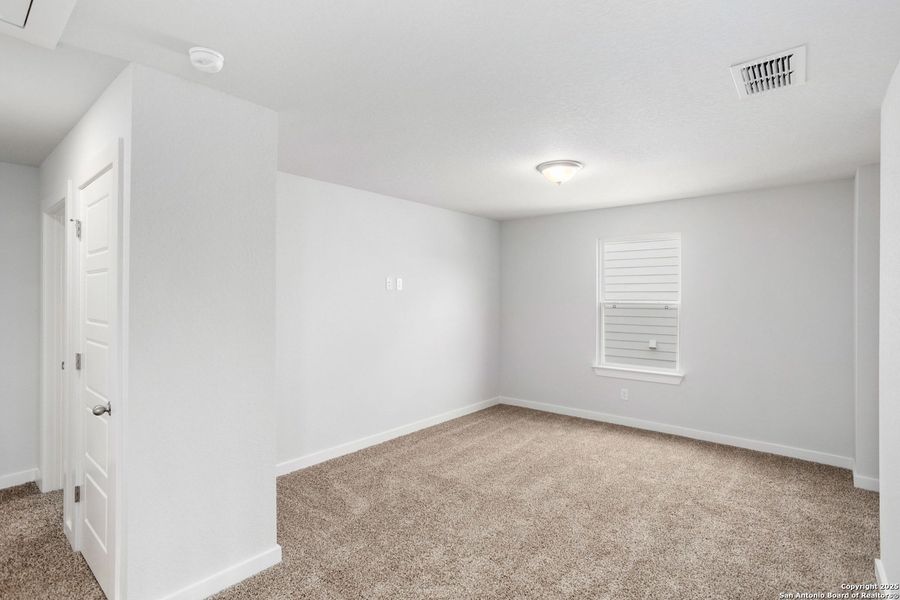 Spacious, unfurnished interior of a new home in Weston Oaks, San Antonio (Image 19). Spacious, unfurnished interior of a new home in Weston Oaks, San Antonio (Image 19).