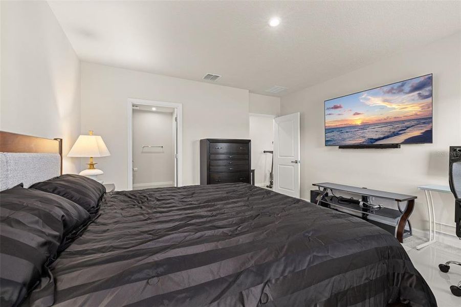 Furnished interior view inside a new home in , Sumterville (Image 38).
